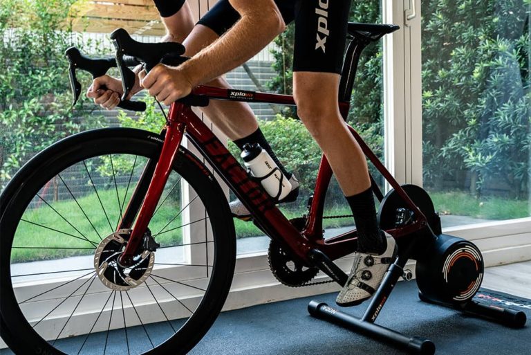 Les meilleurs Home Trainers Vélo connectés de 2025 (+ Guide)