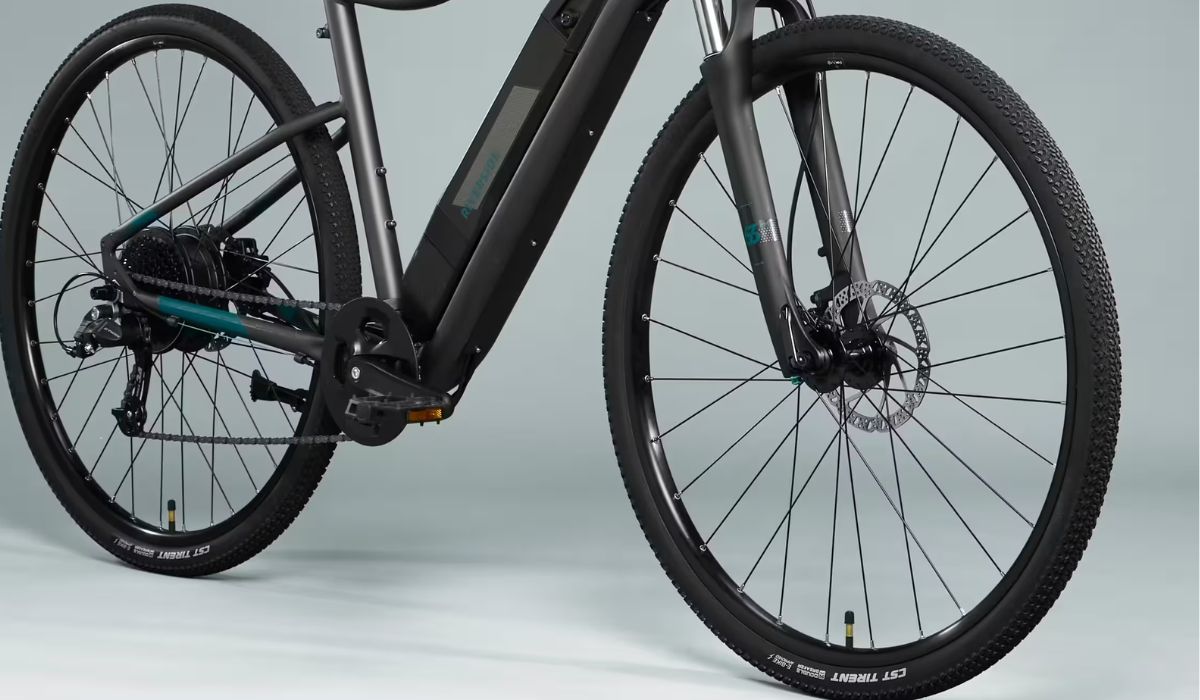 zoom sur la roue avant du VTC électrique Riverside 500 E