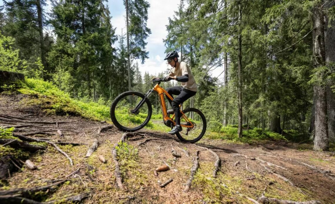 le VTT électrique rockrider e-expl 520 en utilisation