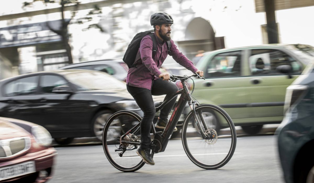 le vélo électrique BH Atom Cross Pro EB522 doté d'un capteur de couple en utilisation