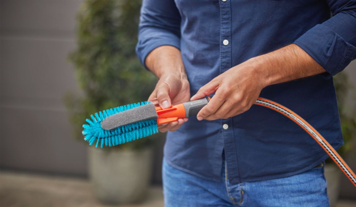 ajustement du débit de l'eau du kit de lavage de vélo Gardena