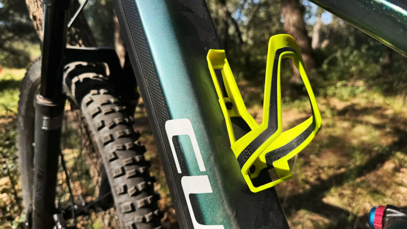 porte bidon cube stereo hybrid